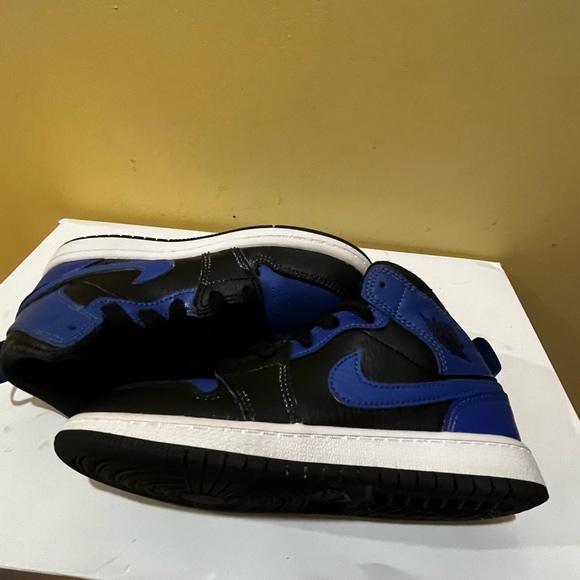 Blk/Blue Retro Jordan 1 Brand New! Only worn a handful of times, out grew them!! - Picture 3 of 8